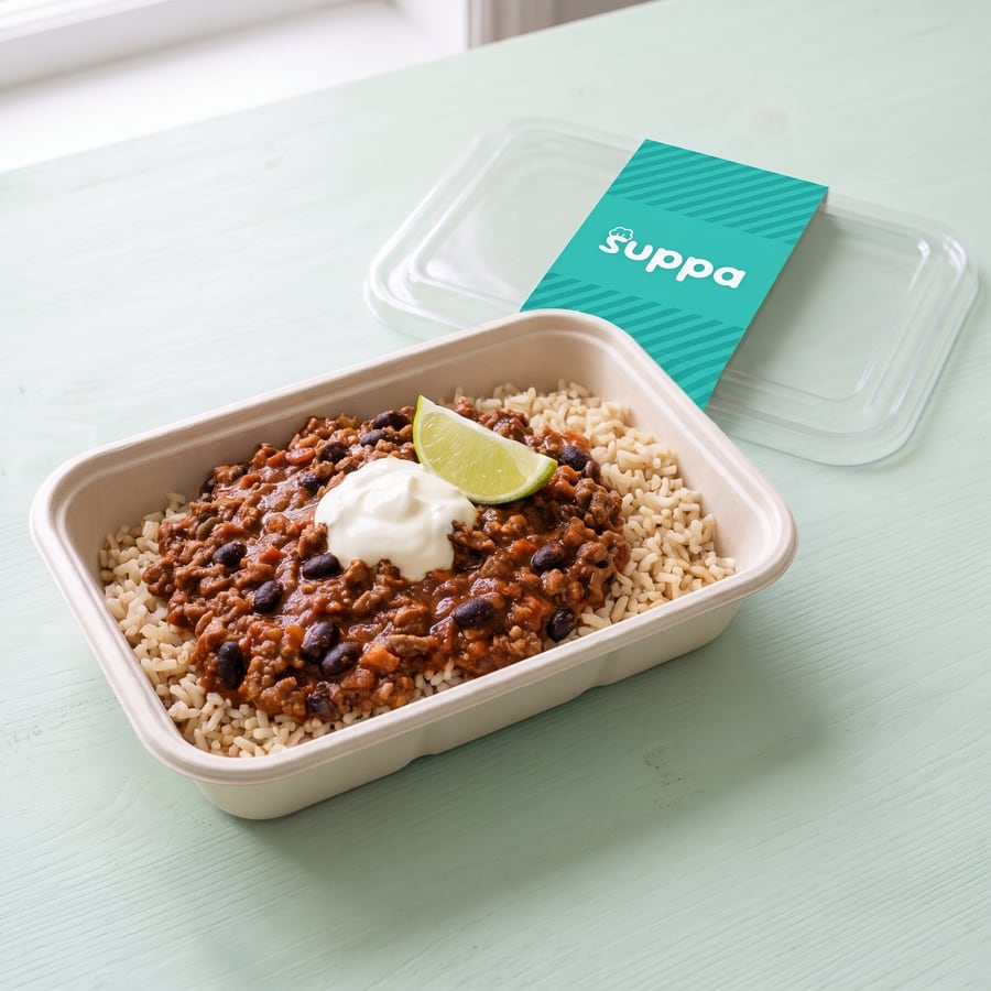 Smoky beef and black bean chilli in an open Suppa tray, with its clear lid and teal sleeve set beside it