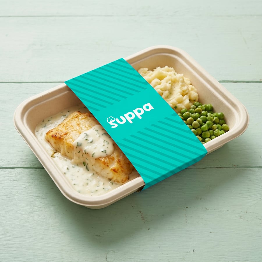 Cod in parsley sauce packed in a Suppa tray with a teal striped sleeve