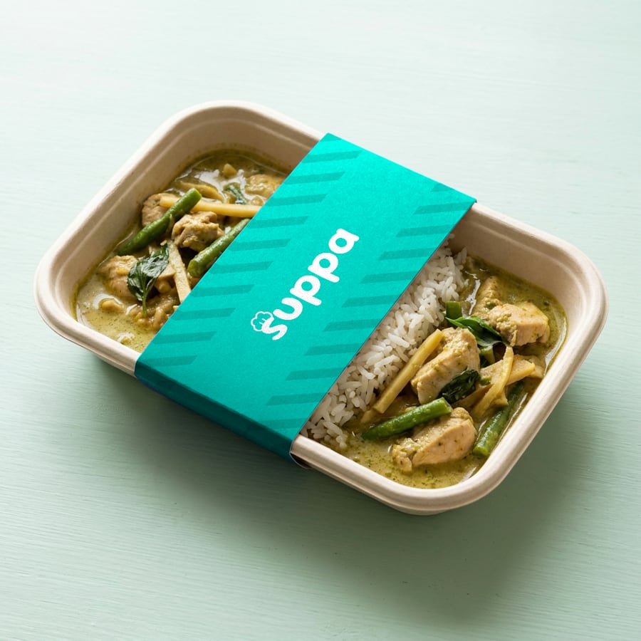 Thai green chicken curry packed in a Suppa tray with a teal striped sleeve