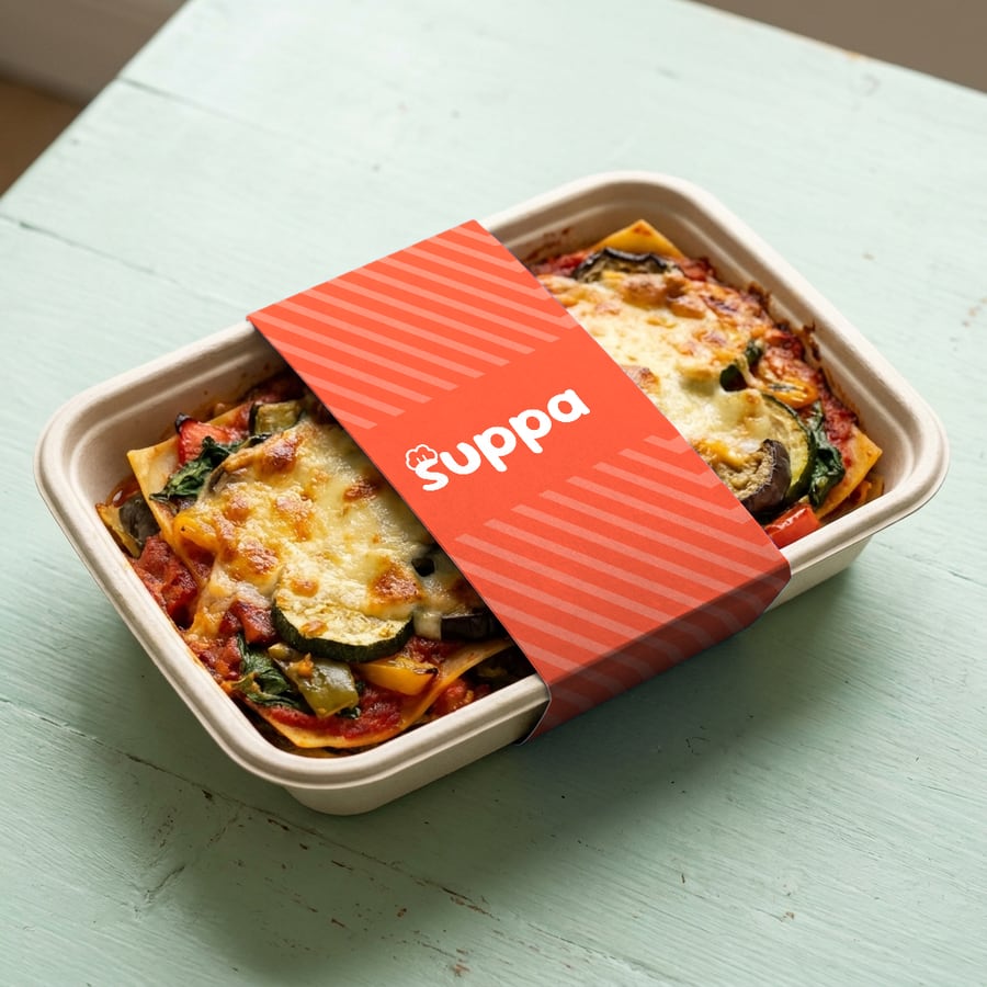 Roasted vegetable lasagne packed in a Suppa tray with a orange striped sleeve