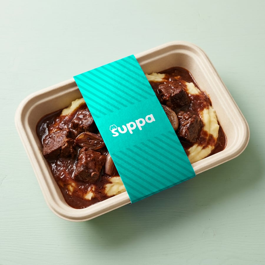 Mulled Beef and Horseradish Mash packed in a Suppa tray with a teal striped sleeve